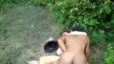 Oldman red handed with young girl during sex in local park
