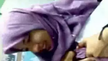 Indian Pakistani Hijab Girl Boobs Show