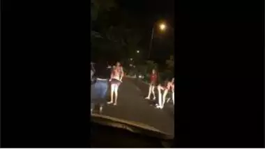 Sexy Shemales Stripping On Delhi Main Road