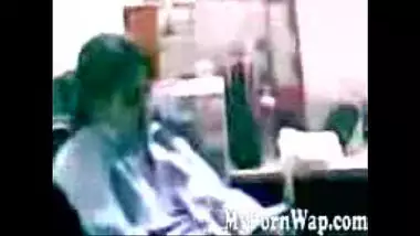 Indian banking girl sucking cock in office MMS