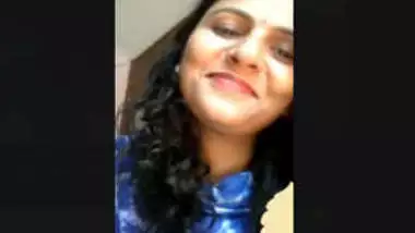 Beautiful Cute Paki Bhabi Showing Boobs On VideocAll