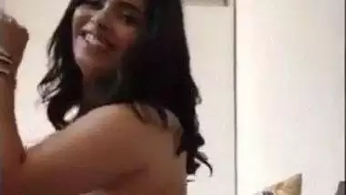 Ohh la la Indian sexy shaking boobs