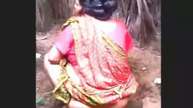 Desi village bhabi sexy pee