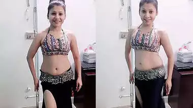 Cute college babe Bindu bolar erotic chubby navel saggy belly dance