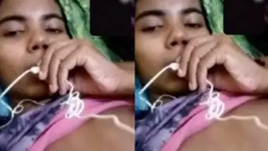 Desi Girl Showing Her Boobs