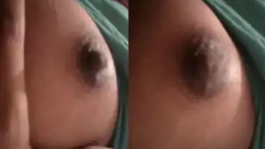 Desi Girl showing her boobs