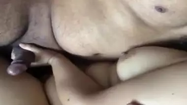 Horny desi aunty playing hubbys cock and try to inserting her pussy
