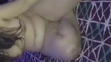 Horny Indian bhabhi fingering pussy by self