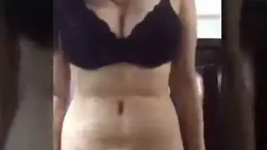 Desi cute girl show her big boob