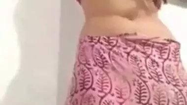 Pleasant Desi girl takes off pink dress in her first porn video