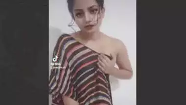 Sexy Desi Girl Showing Her Boobs Part 1