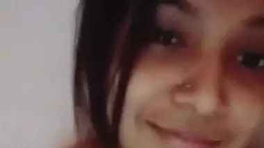 Nude selfie tease video of Indian college girl