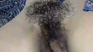 Man comes to sleeping Desi wife to touch her hairy XXX pussy in sex video