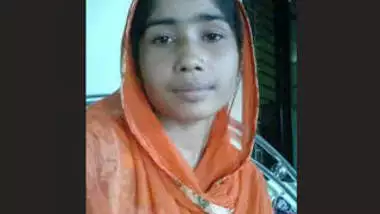 Bangladeshi Married Bhabi long Hair Bathing Video