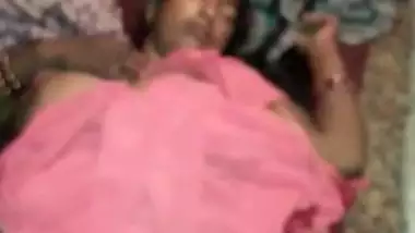 Cunning man films Desi wife's well-groomed vagina when she sleeps