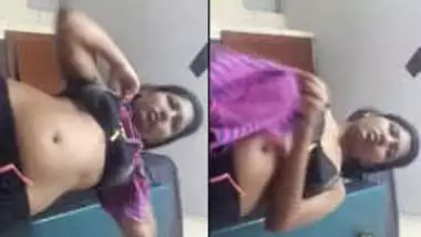 Indian wife flashes her XXX boobs for a while during changing sex show