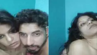 Desi woman with sweet full lips plays hard-to-get performing XXX show