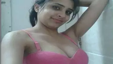 Desi girl goes to the bathroom to expose her XXX boobies and pussy