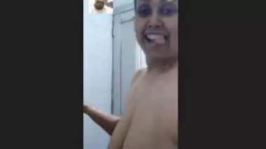 Punjabi Kudi Amrisha Showing Boobs & Pussy