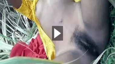 Desi jungli sex video of a young couple?s outdoor sex action
