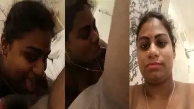 Desi chick gives a XXX blowjob for home collection but becomes MMS
