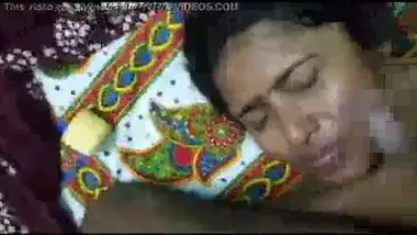 Indian spunk flow sex video of a Bangla pair looks hawt