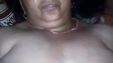 Mature Indian XXX wife gets her plump pussy fucked MMS