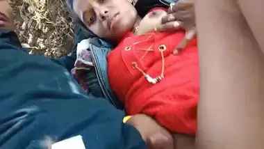 Boy fucks Desi chick with juicy booty outdoors in private XXX video