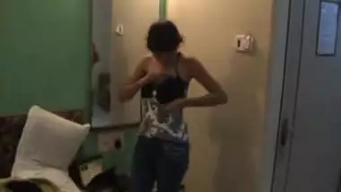 Mallu bhabhi naked getting her big ass exposed...