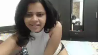 Sharmeen Aunty Webcam Show ? Movies