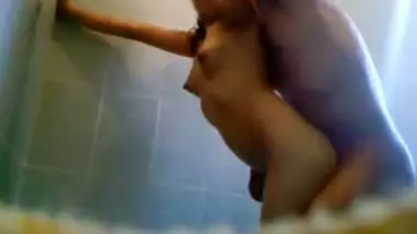 Shower mai sambhog ki latest indian porn video