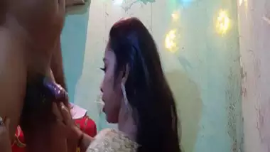 Desi horny Bhabhi giving blowjob