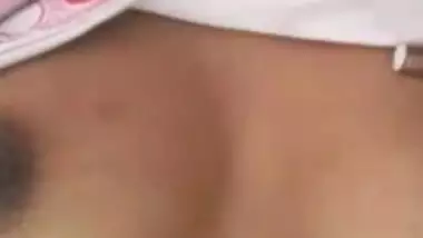 Desi girl Shows Boobs and Pussy On Vc