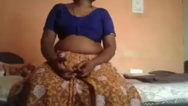 Desi mature woman fucking with her man.