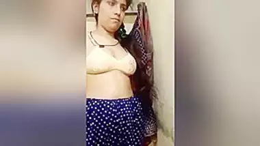 Hot Paki Girl Shows Her Boobs And Pussy