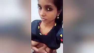 Sexy Indian Girl Shows Her Boobs