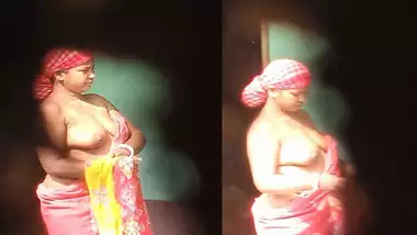 Bengali boudi nude bath in viral MMS