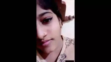 Maalu girl showing her boobs and pink pussy