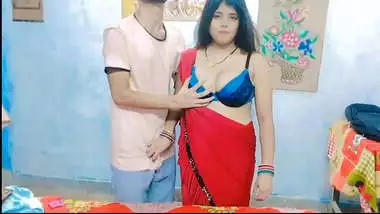 Aunty and young boy dirty conversation boy have fucking hot aunty xxxsoniya Indian hindi video