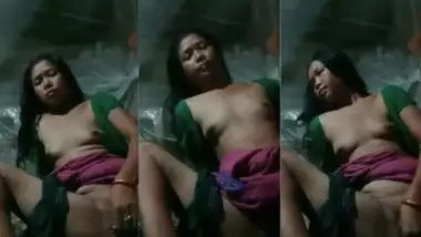Kathmandu lady fucks her pussy with a brinjal in Nepali sex