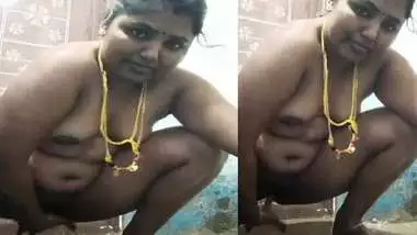 Horny sex Tamil aunty fingering pussy naked