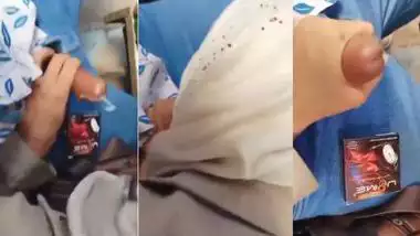 Bangladeshi xvideo of Hijabi hoe suckin a gangbangin' finger-lickin' dick up in bus